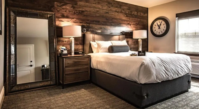 Standard Zimmer Ironworks Hotel