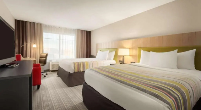 Четырёхместный номер Standard Country Inn & Suites by Radisson, Middleton - Madison West