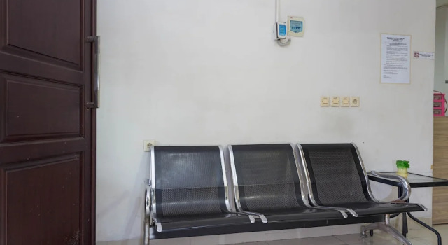 RedDoorz Plus near Lippo Cikarang Mall