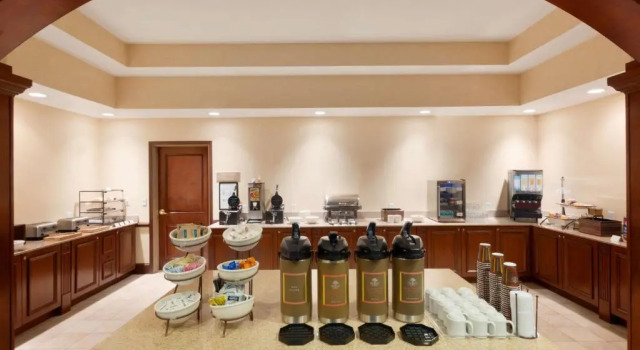 Четырёхместный люкс Country Inn & Suites by Radisson, Braselton, GA