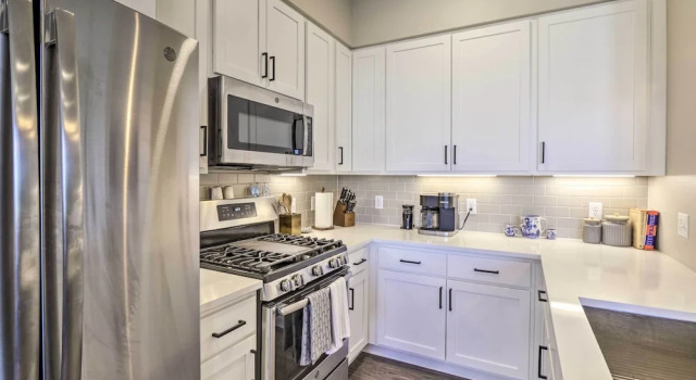 Winter Park Condo w/ Fireplace - 4 Mi to Slopes!, Забронировать Апартаменты/квартира Апартаменты Винтер Парка, рядом с Body Kneads Massage and Pilates, Апартаменты/квартира