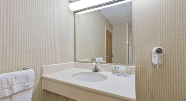 Номер Standard Super 8 by Wyndham Huntersville/Charlotte Area