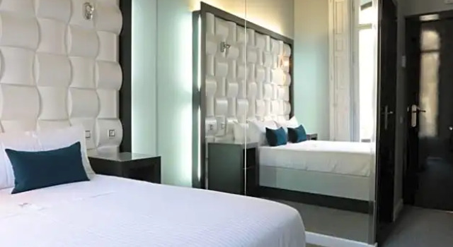 Номер Standard с балконом Amra Barcelona Gran Via