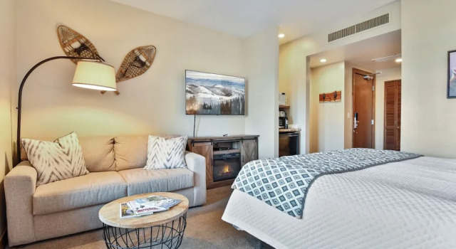 Номер Standard с балконом Unequalled Ski in Out, Next to Gondola, Sundial hotel room, Pool, Hot tub, Condo Nast Winner C316A