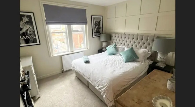 3 Bed Home - Sleeps 6, Garden, Pets and Very Central, Забронировать Дом для отпуска Отели Суррей с парковкой, Парковка