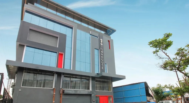 Oyo Townhouse 151 H Square, Rezerwuj Hotel Upal 