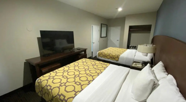 Четырёхместный люкс Deluxe c 1 комнатой Baymont by Wyndham Colorado Springs