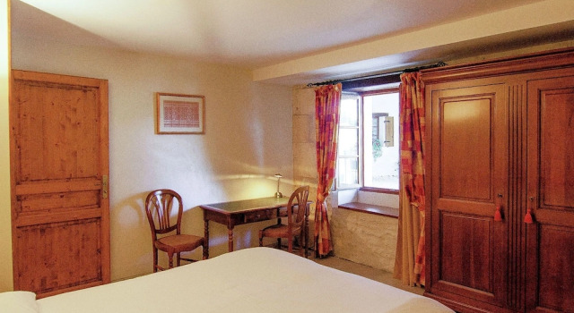 Luxury Apartment With Terrace, Sauna, Tennis, and Heated Pool, Book Lejlighed Lejligheder i Charente, Lejlighed