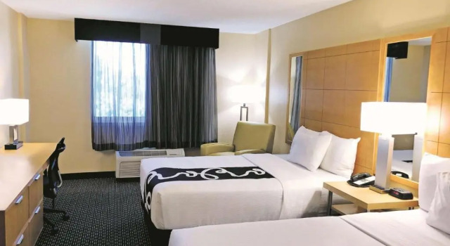 Четырёхместный номер Standard La Quinta by Wyndham Naples Downtown