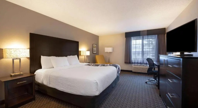 Двухместный люкс c 1 комнатой La Quinta by Wyndham Cleveland Macedonia