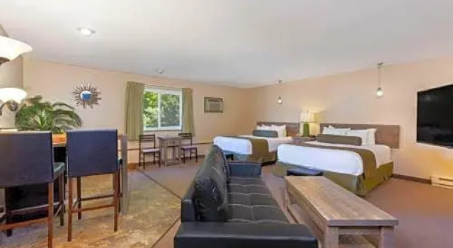 Четырёхместный люкс Western Heritage Inn Travelodge by Wyndham Bozeman