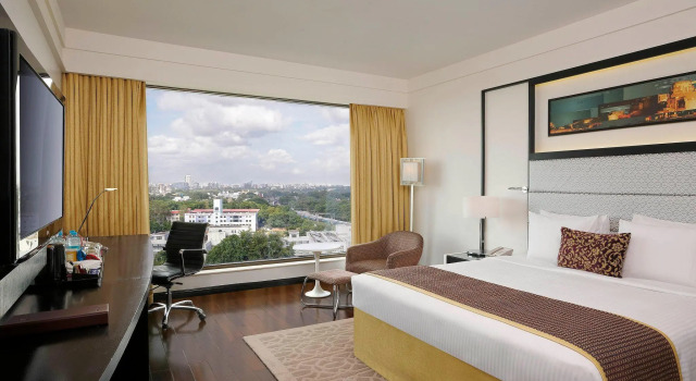 Двухместный номер Premium Crowne Plaza Pune City Centre by IHG
