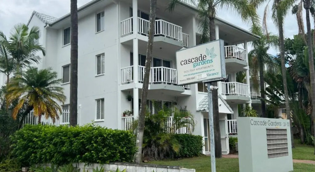 Апартаменты Cascade Gardens Apartments