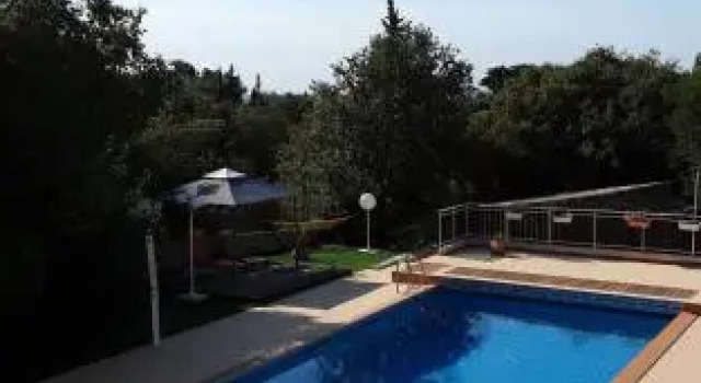 Chambres dHtes Mas des Cigales, Rezerwuj Hotel Nimes Gard