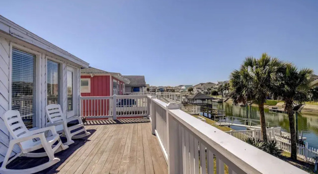 Ocean Isle Beach Home w/ Canal Views, Забронировать Дом для отпуска Ошен-Айл-Бич Северная Каролина