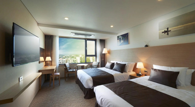 Двухместный семейный номер Deluxe Benikea Jungmun Hotel
