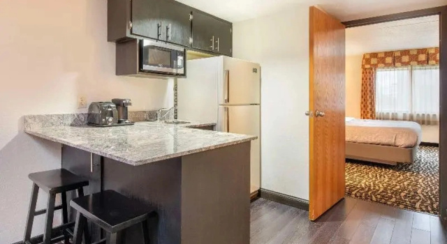 Одноместный люкс Business Quality Inn & Suites Mayo Clinic Area