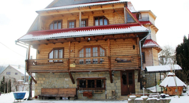 Садиба Червона калина Private estate Chervona Kalyna, Prenota Affittacamere Hotel a Ivano-Frankovsk con parcheggio, Parcheggio