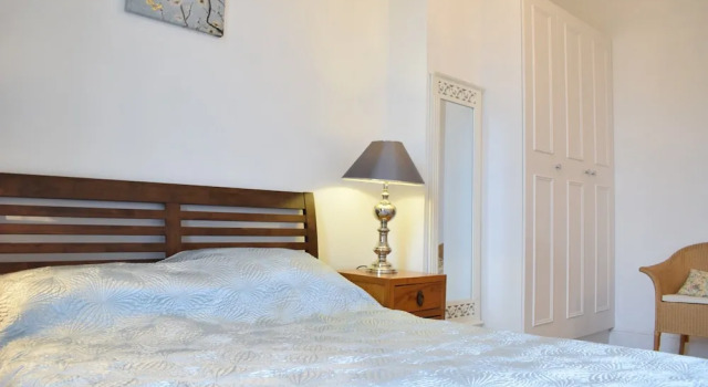 1 Bedroom Flat In Little Venice