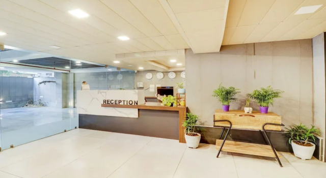 KRYC Luxury Living near Indraprastha Apollo Hospital, Забронировать Отель Индрараст Национальный столичный округ Дели