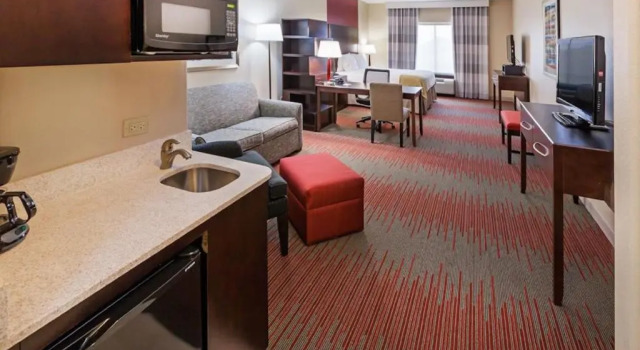 Люкс Holiday Inn Express Hotel and Suites Duncan by IHG