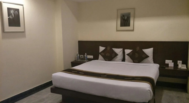 Enkotel Premier Hotel, Забронировать Отель Отели штата Раджастхана с бассейном, Бассейн
