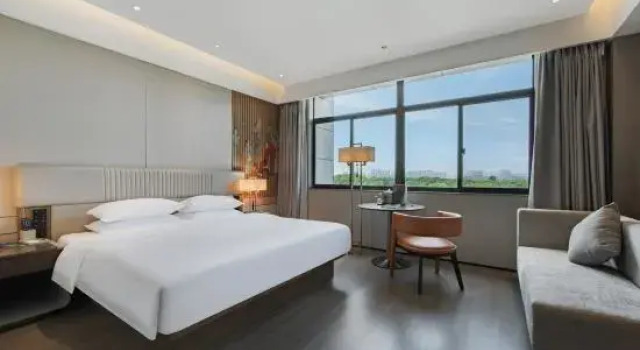 Люкс Deluxe Ji Hotel (Shanghai Fengzhuang)