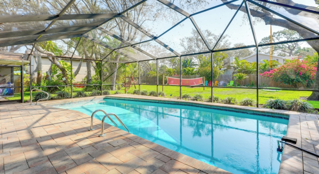 Коттедж 3 Mi to Beach: Prime Largo Home w/ Pool!