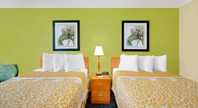 Четырёхместный номер Standard Days Inn by Wyndham Easton