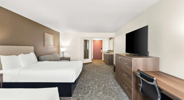 Четырёхместный номер Best Western West Towne Suites