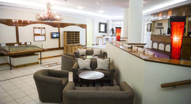 Cathedral Peak Hotel, Забронировать Отель Уинтертон Drakensberg