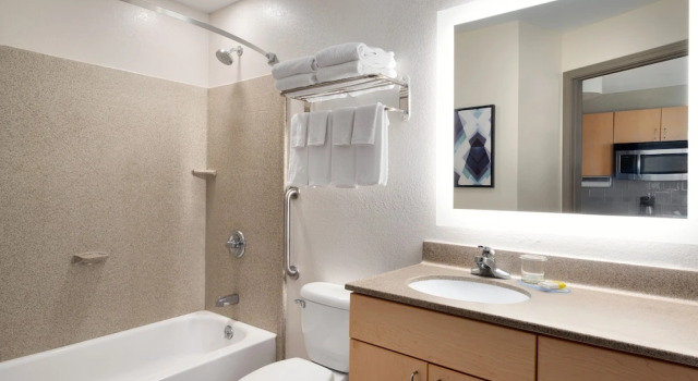 Люкс Candlewood Suites Watertown Fort Drum by IHG