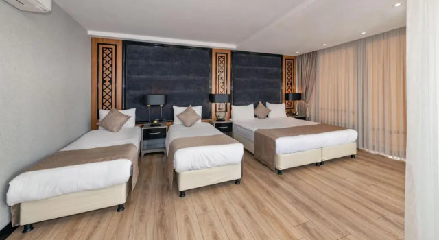 Семейный номер Standard с балконом и с видом на море Aristocrat Hotel
