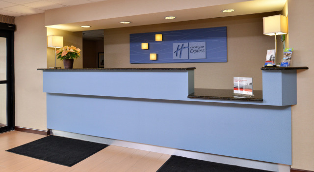 Holiday Inn Express North Attleboro, Varaa Hotelli Hotellit New England uima-altaalla, Uima-allas
