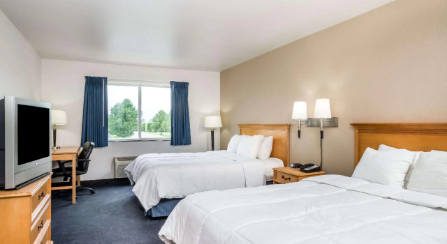 Четырёхместный номер Standard Baymont by Wyndham Indianapolis Northeast