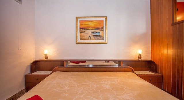 Apartments and rooms Anita