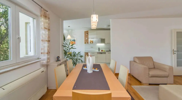 Апартаменты Spacious and Modern 1st Floor Apartment With Private Garage, Wi-fi