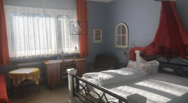 Номер Standard Pension Klaus