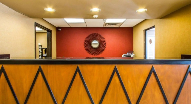 Rodeway Inn & Suites Clarksville near Governors Square Mall