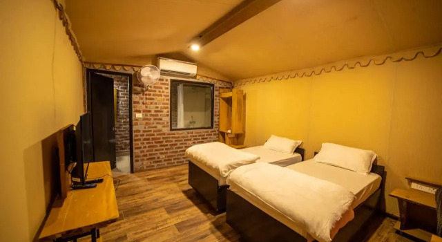 Jungle Gadera - Xtreeme, Rezerwuj Hotel Hotele w Uttarakhand z basenem, Basen