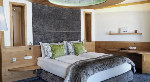 Номер Deluxe Wellness & Naturresort Reischlhof