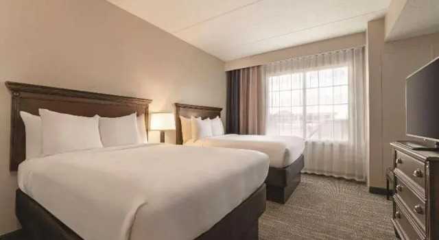Четырёхместный люкс Country Inn & Suites by Radisson, Grand Rapids East, MI