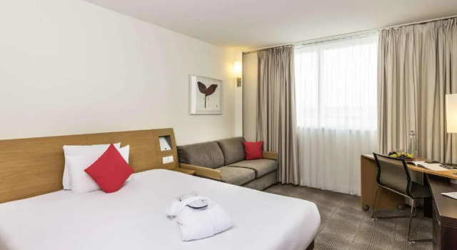 Двухместный номер Executive Novotel Bern Expo
