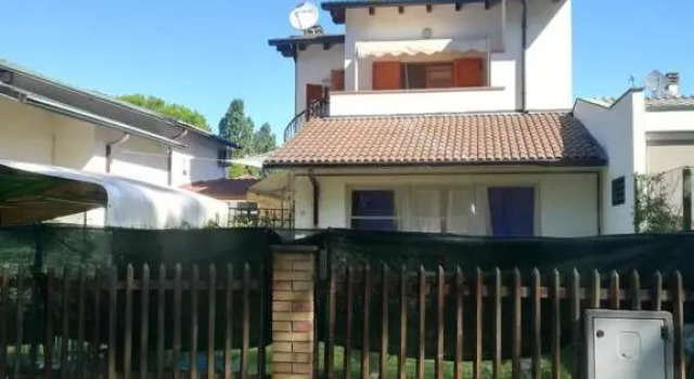 3 bedrooms house at Marina di Ravenna 400 m away from the beach with enclosed garden and wifi