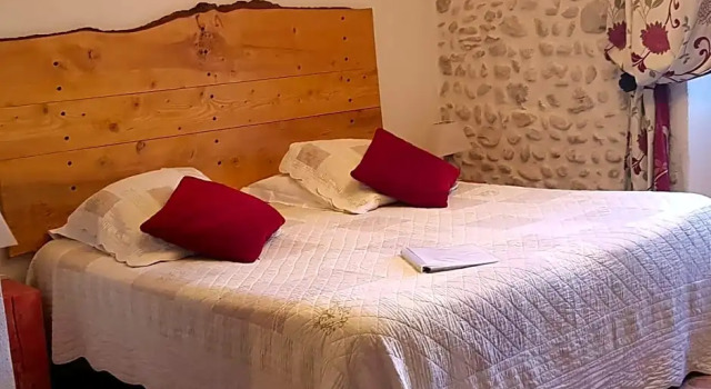 Les Gites du Domaine de Bertrandy, Rezervovat Hotel Hotely v Valensole Plateau s bazénem, Bazén