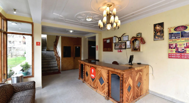 OYO 12425 Neha Palace, Забронировать Отель Недорогие отели Манали, недорого