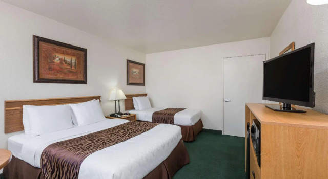 Трёхместный номер Standard Super 8 by Wyndham Fort Bragg