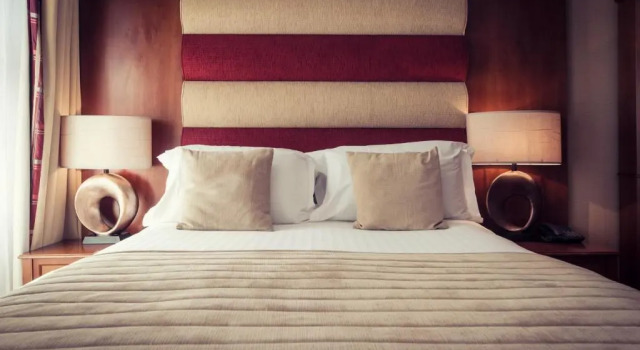 Двухместный клубный номер Standard Carlton George Hotel