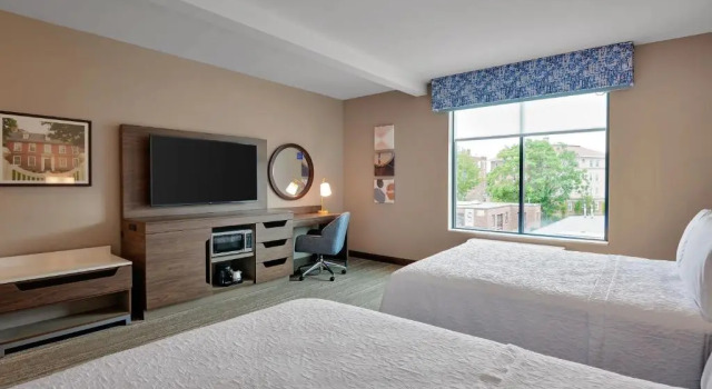 Четырёхместный люкс Hampton Inn Salem Boston
