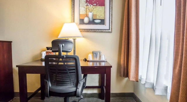 Четырёхместный номер Standard Quality Inn Mill Hall - Lamar